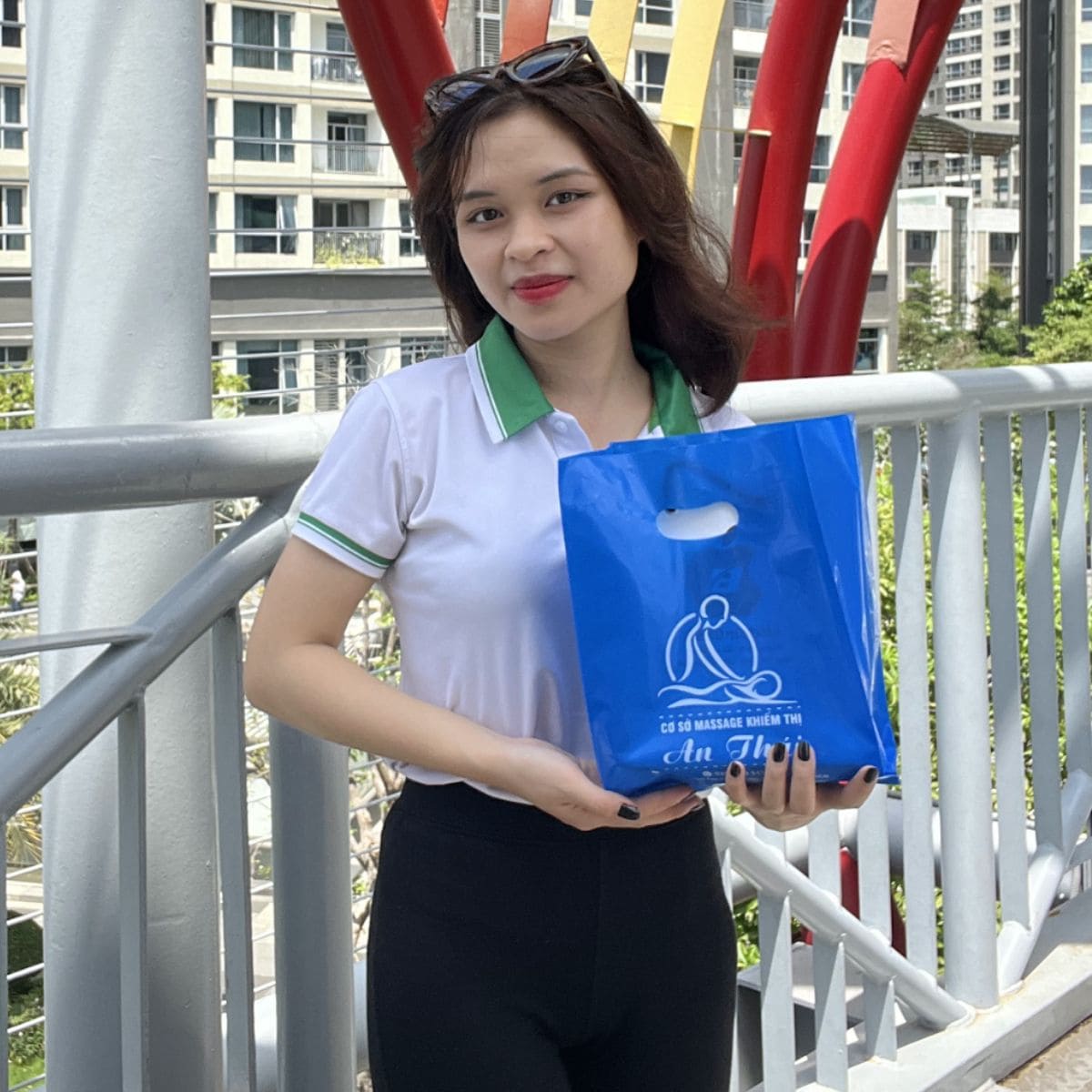 nhan-vien-nguyen-tran-gia-linh