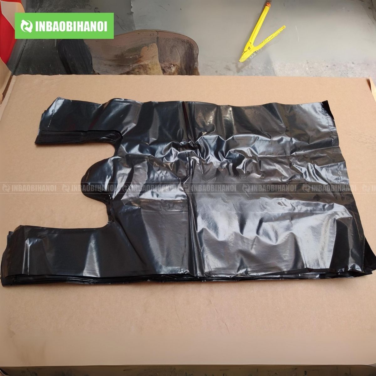 tui-dung-rac-mau-den-10