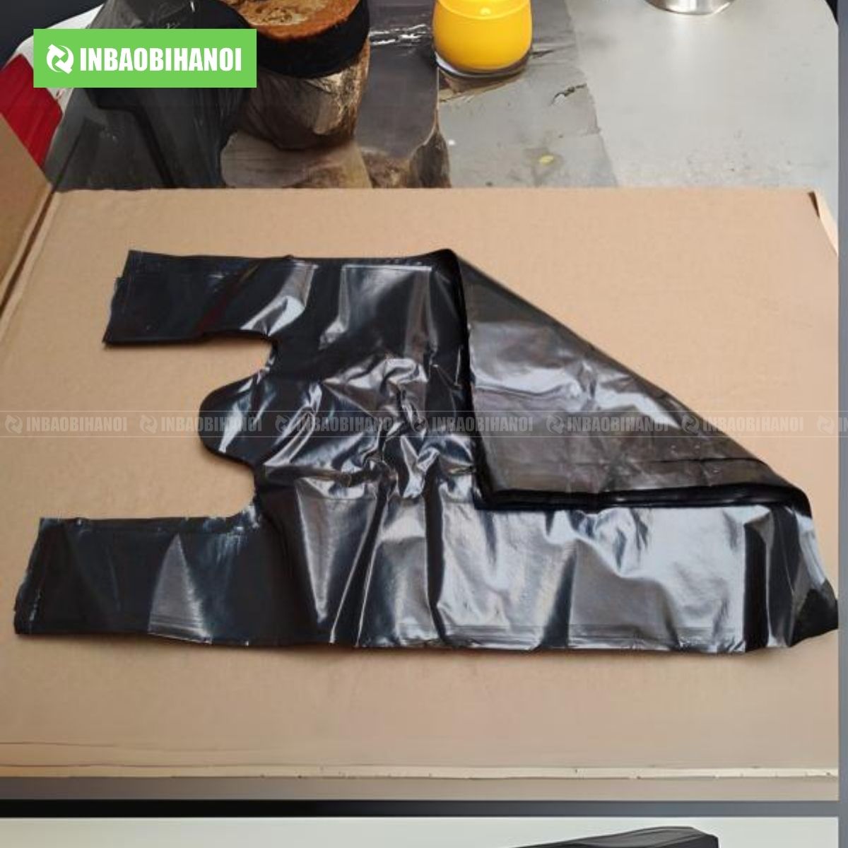 tui-dung-rac-mau-den-12